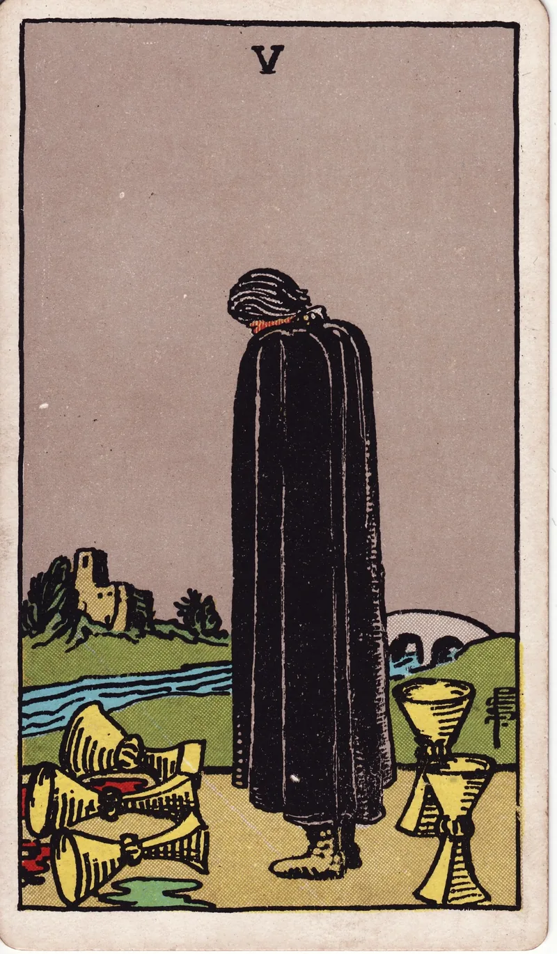 Hình lá bài Năm Cốc (Five of Cups) — Ẩn phụ · chất Cốc