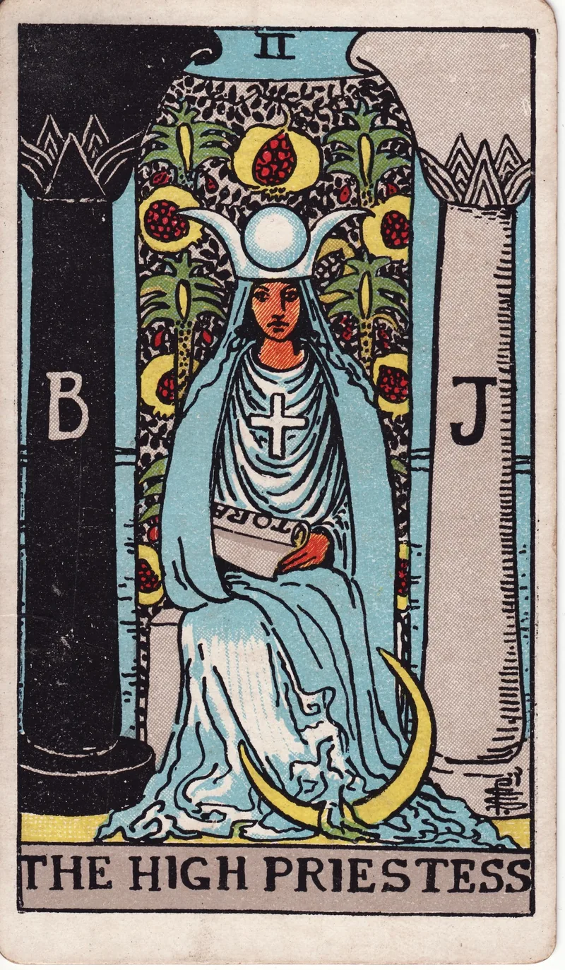 Hình lá bài Nữ Tư Tế (The High Priestess) — Ẩn chính · số 2