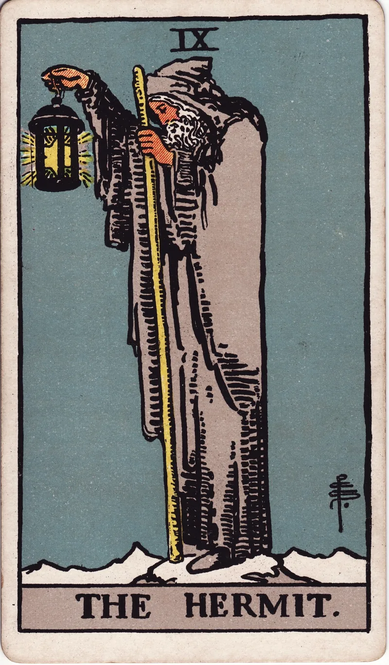 Hình lá bài Ẩn Sĩ (The Hermit) — Ẩn chính · số 9