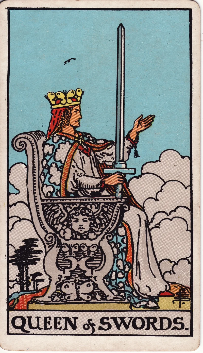 Hình lá bài Hoàng Hậu Kiếm (Queen of Swords) — Ẩn phụ · chất Kiếm